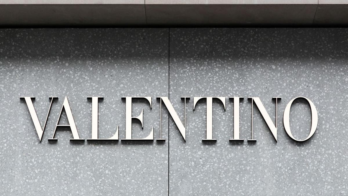 Kering Valentino acquisition delay