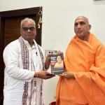 Education Minister Madan Dilawar meets Swami Awadheshanand Giri Maharaj