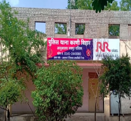 एक परिवार ने की सामूहिक आत्महत्या : बुजुर्ग दम्पत्ति सहित बेटे ने की जीवन लीला समाप्त