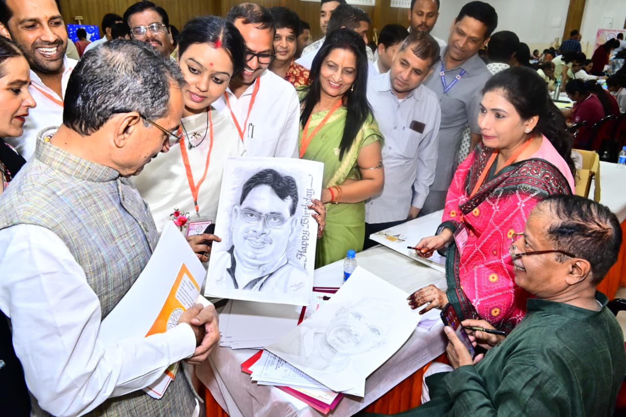 चित्रकारों ने कैनवास पर सजाया विकसित भारत का सपना:मदन राठौड़