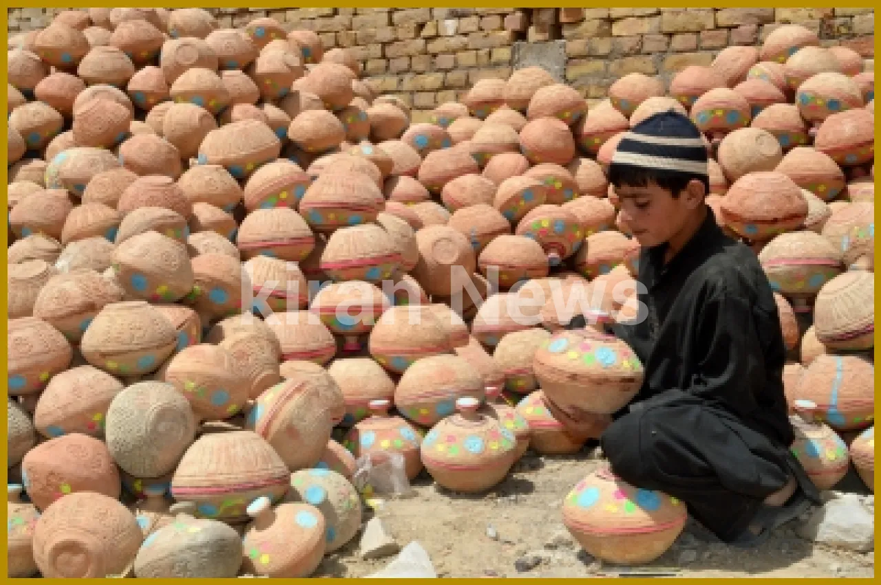 Pakistans Economy Faces Crisis Amid Claims of Stability