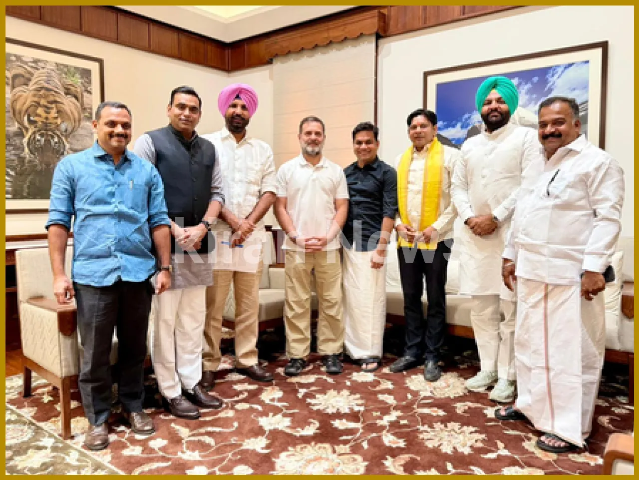 Rahul Gandhi Meets Congress MPs After Suspension Lifted