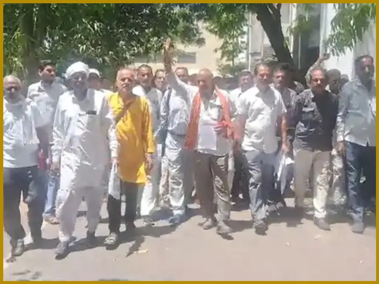 Farmers Protest Delays in Crop Insurance Payments